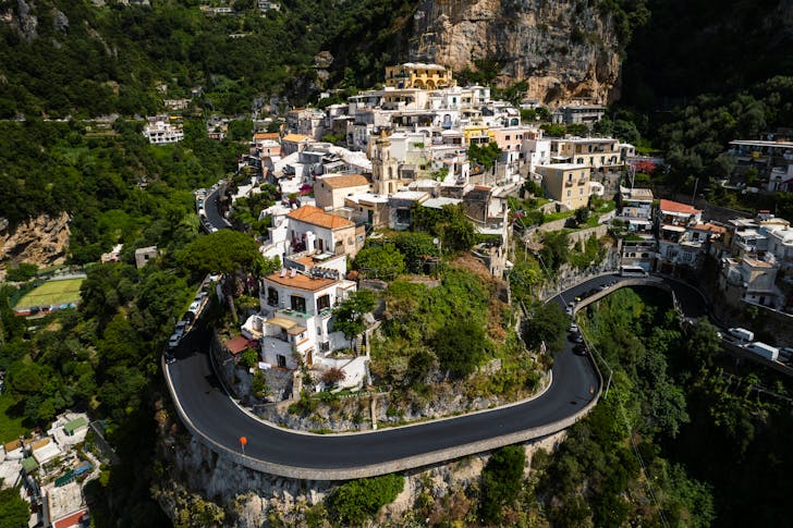 The complete guide on how to get to Amalfi coast.
